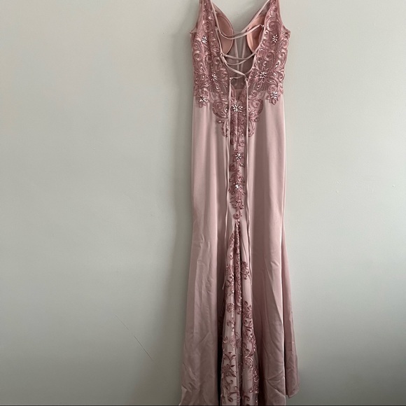 ELLIE WILDE grad dress - Picture 7 of 8